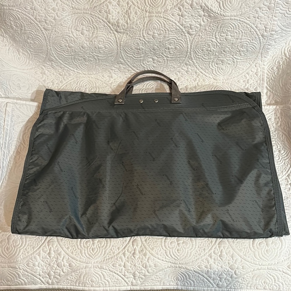 Pathfinder‎ garment bag